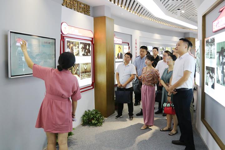 abbcb75e0b5c4893bef24dfa662b84cc.jpg