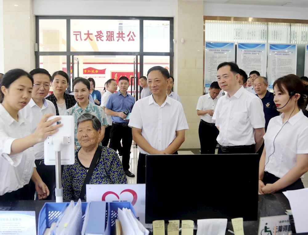 b4b37520fc7149d69c6361cbfca3de4d.jpg