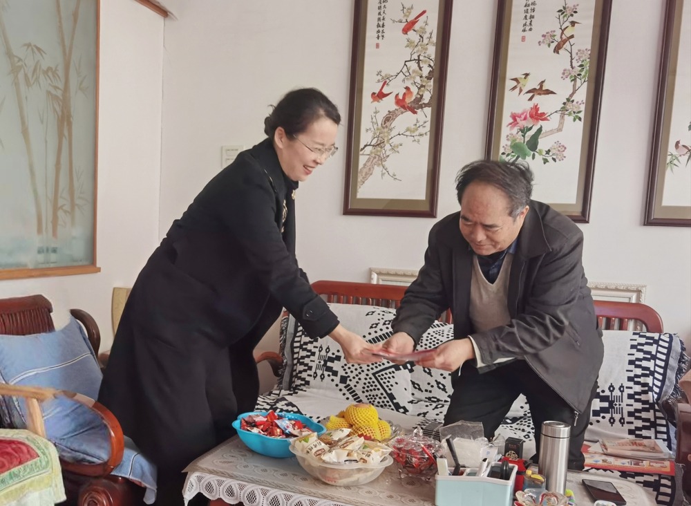 看望慰问现场