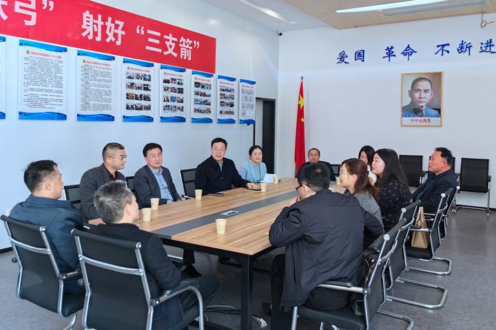 2.座谈会现场_副本
