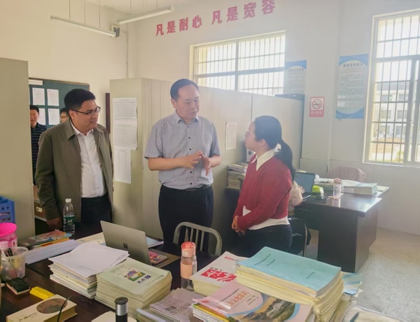胡祖国带队开展推进“应对人口变化趋势，科学合理谋划常德教育事业”课题调研