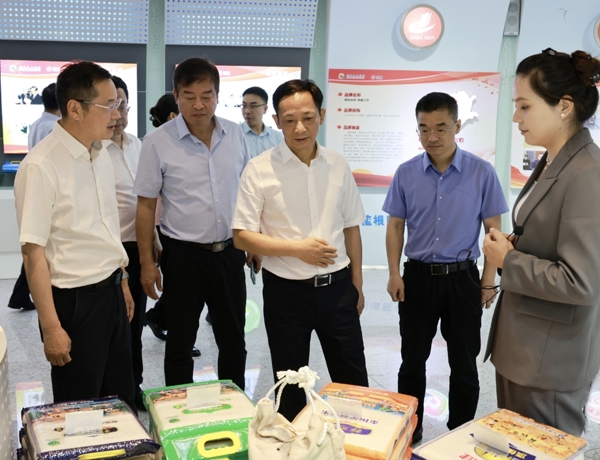 黄清宇主持召开市政协第八届第四十次主席会议