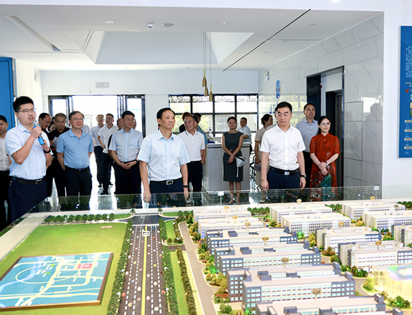 市政协第八届第四十三次主席会议专题视察“装配式建筑产业发展”