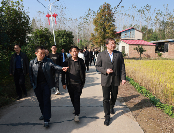 市政协机关干部读书会赴安乡县三岔河镇黄狮嘴社区开展开门践习活动