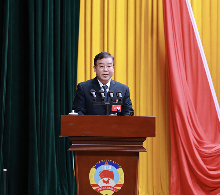 王鳌（何加贝 拍摄）fuben