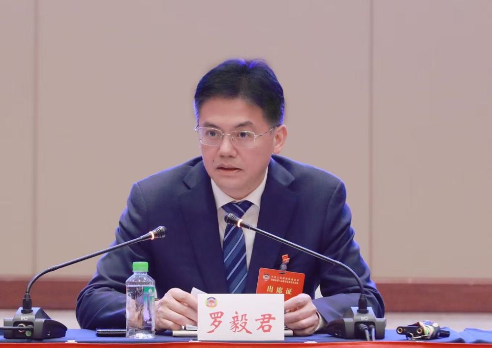 罗毅君（日报）