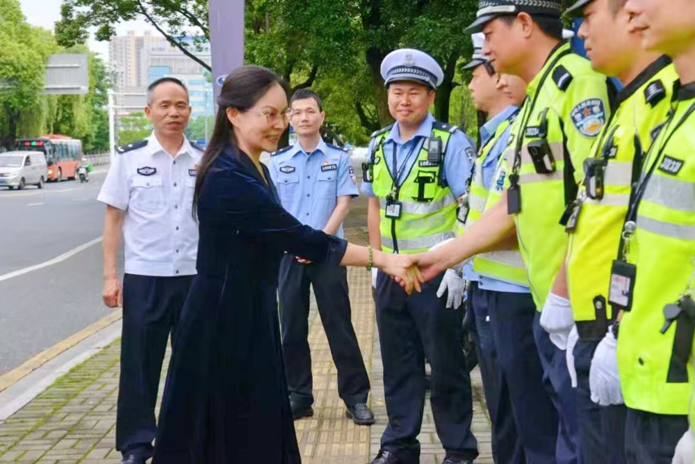 张业梅带队开展交通管理工作专项民主监督调研